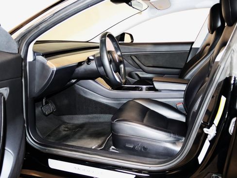 Used 2018 Tesla Model 3 Long Range image 31
