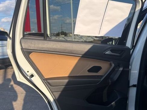 Used 2022 Volkswagen Tiguan SE image 13