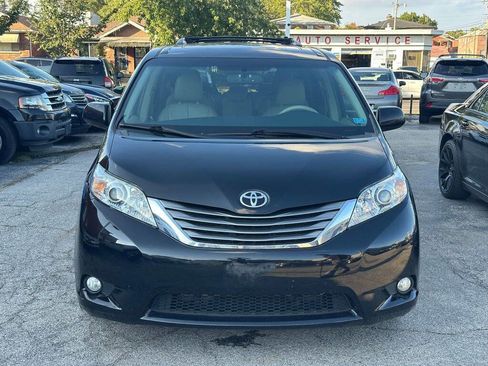 Used 2011 Toyota Sienna XLE image 2