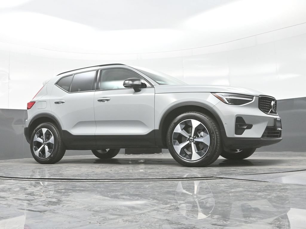 Used 2026 Volvo XC40 B5 Plus AWD/4WD image 31