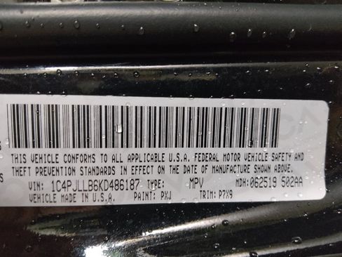 Used 2019 Jeep Cherokee Latitude Plus w/ Comfort/Convenience Group FWD image 33