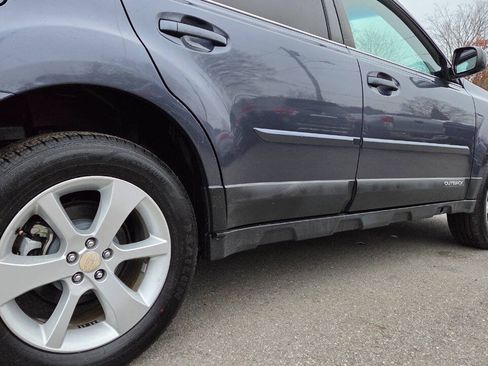 Used 2014 Subaru Outback 2.5i Premium AWD/4WD image 16