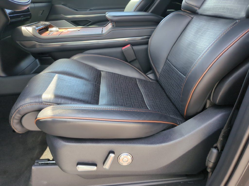 Used 2025 Lincoln Navigator Black Label AWD/4WD image 22
