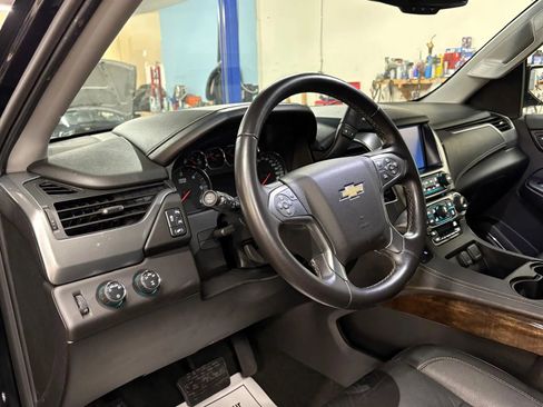 Used 2016 Chevrolet Suburban LT image 18