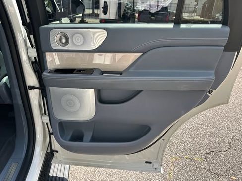 Used 2021 Lincoln Navigator Black Label w/ Cargo Convenience Package AWD/4WD image 21