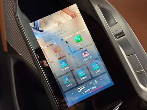 Used 2024 BMW i7 xDrive60 w/ Premium Package image 37