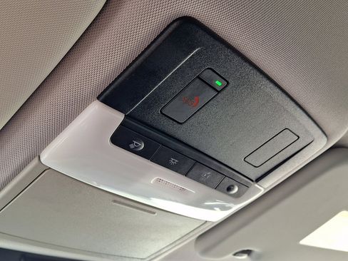 Used 2024 Mitsubishi Outlander SE image 32