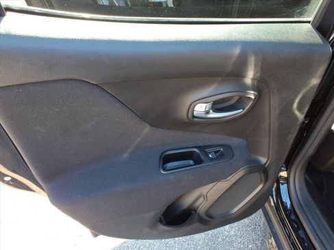 Used 2021 Jeep Renegade Latitude w/ Convenience Group image 20