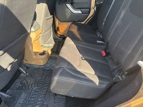 Used 2015 Jeep Wrangler Unlimited Sahara AWD/4WD image 11