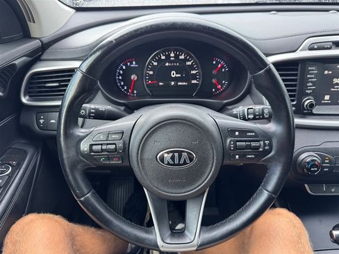 Used 2017 Kia Sorento FWD w/ LX Convenience Package image 11