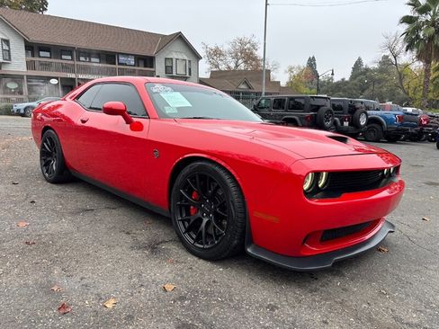 Used 2016 Dodge Challenger SRT Hellcat image 6