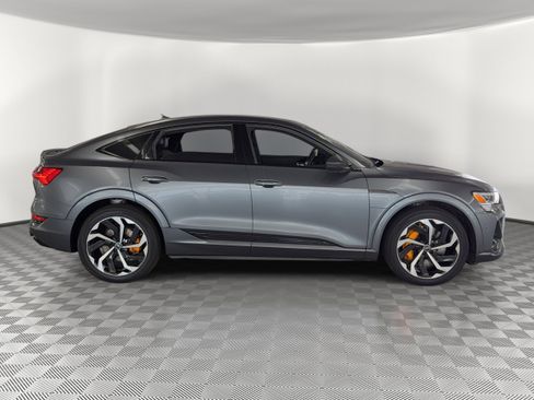 Used 2023 Audi e-tron Premium Plus w/ Premium Plus Package image 8