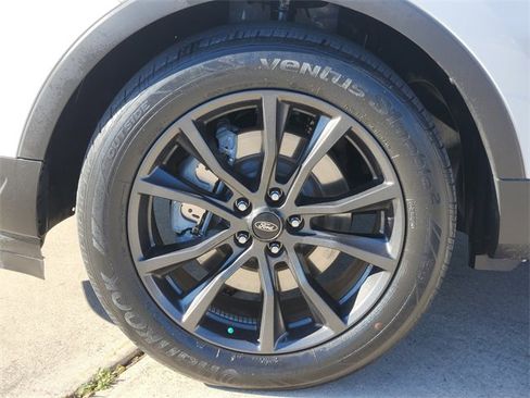 Used 2019 Ford Explorer XLT w/ Equipment Group 202A image 10