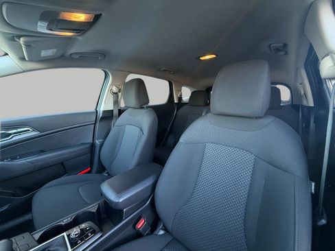 Used 2025 Kia Sportage LX image 41