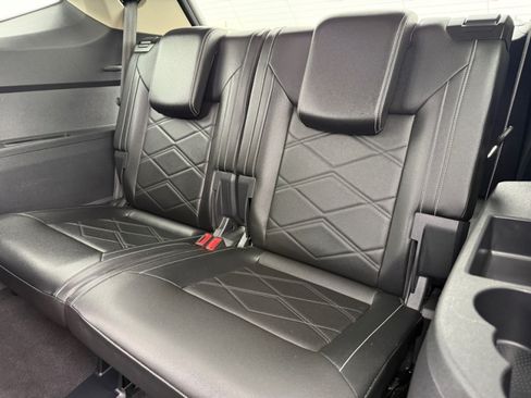 Used 2025 Volkswagen Atlas SE AWD/4WD image 32