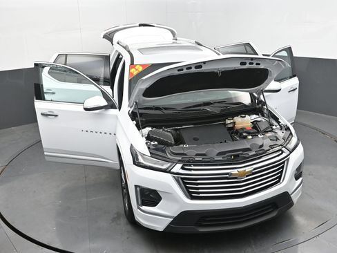 Used 2023 Chevrolet Traverse Premier image 40