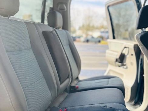 Used 2005 Nissan Titan SE w/ (R02) SE Off-Road Pkg image 6