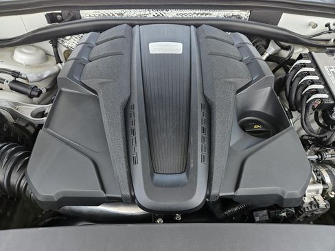 Certified 2023 Porsche Macan S AWD/4WD image 30