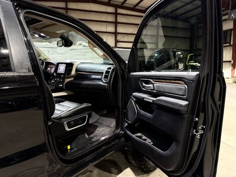 Used 2019 RAM 1500 Laramie AWD/4WD image 25