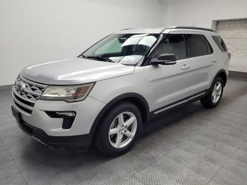 Used 2019 Ford Explorer XLT FWD image 2