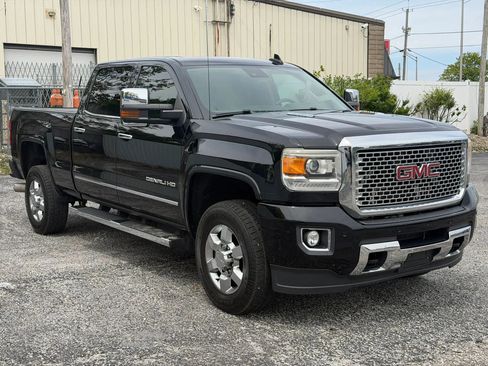 Used 2016 GMC Sierra 2500 Denali w/ Duramax Plus Package AWD/4WD image 7