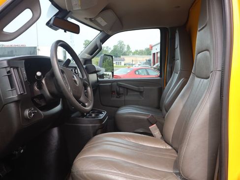 Used 2021 GMC Savana 3500 Extended w/ Power Convenience Package RWD image 14