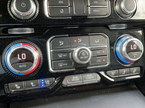 Used 2021 GMC Yukon Denali w/ LPO, Illumination Package AWD/4WD image 16