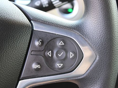 Used 2022 Chevrolet Traverse LS FWD image 21
