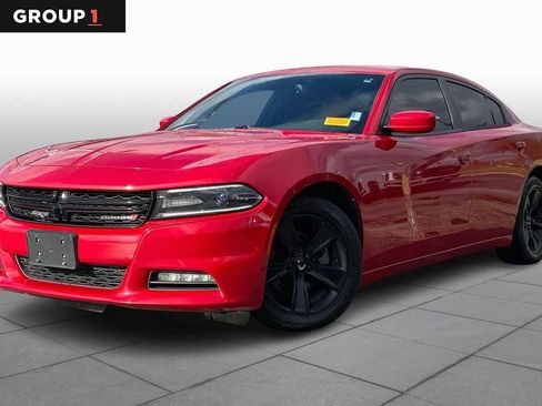 Used 2015 Dodge Charger SXT w/ Driver Confidence Group image 1
