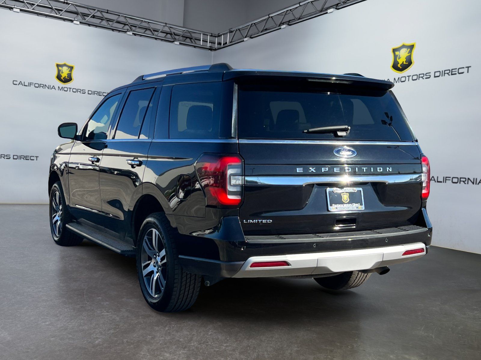 Used 2024 Ford Expedition Limited AWD/4WD image 3