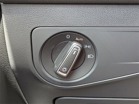 Certified 2024 Volkswagen Tiguan SE image 24