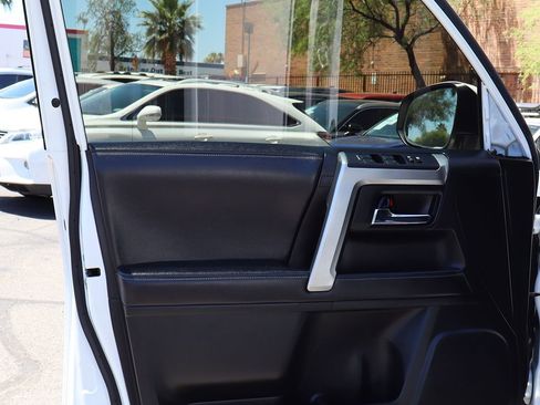Used 2018 Toyota 4Runner SR5 AWD/4WD image 36