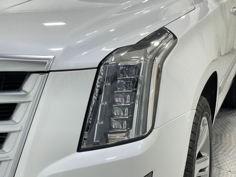 Used 2019 Cadillac Escalade Premium Luxury image 35