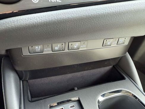 Used 2025 Lexus ES 350 Premium image 23