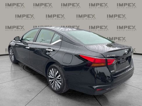 Used 2025 Nissan Altima 2.5 SV FWD image 3