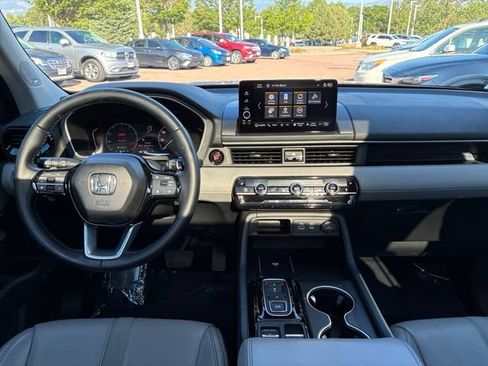 Used 2025 Honda Pilot Touring image 29
