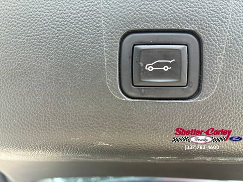 Used 2023 Chevrolet Traverse RS FWD image 11