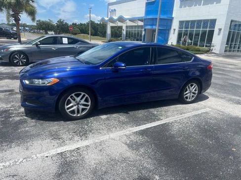 Used 2016 Ford Fusion SE FWD image 2