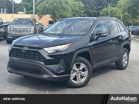 Used 2025 Toyota RAV4 XLE FWD image 1