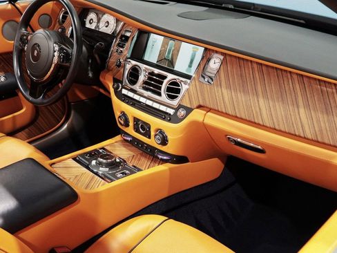 Used 2017 Rolls-Royce Dawn image 45