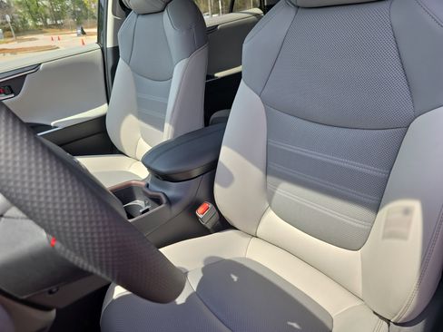 Used 2025 Toyota RAV4 Limited FWD image 16
