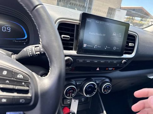 Certified 2025 Hyundai Venue SEL FWD image 8