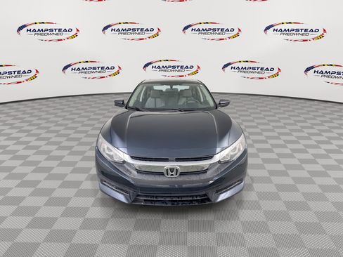 Used 2018 Honda Civic EX image 3