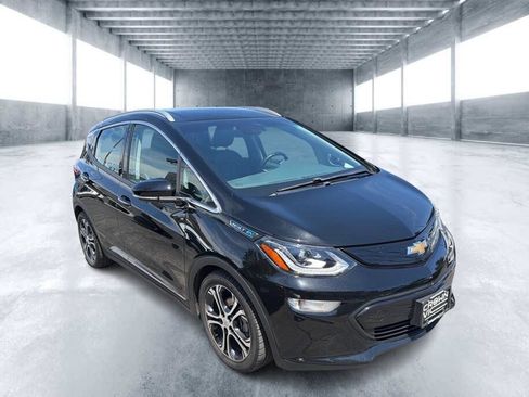 Used 2020 Chevrolet Bolt Premier w/ Infotainment Package FWD image 2