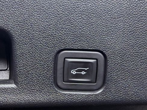 Used 2025 Chevrolet Traverse LT FWD image 30