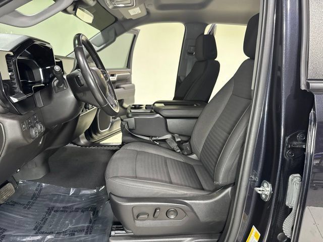 Used 2022 Chevrolet Silverado 1500 LT AWD/4WD image 13
