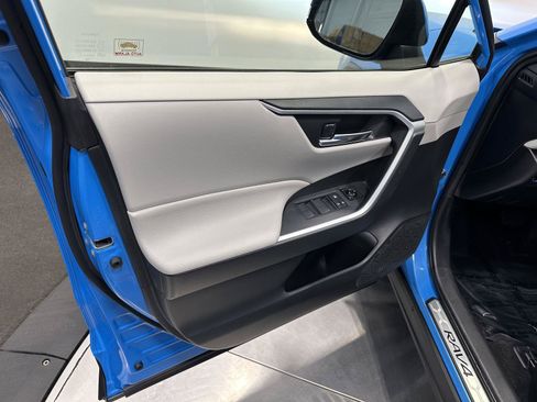 Used 2019 Toyota RAV4 XLE w/ Convenience Package AWD/4WD image 13
