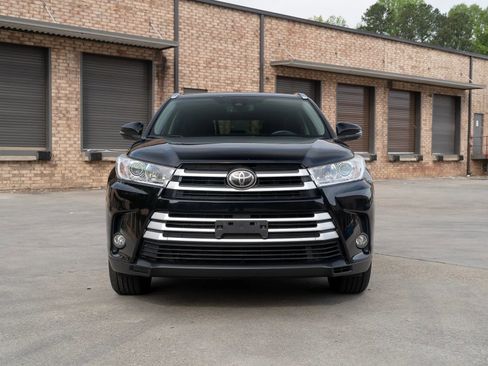 Used 2017 Toyota Highlander XLE w/ Carpet Mat Package image 14