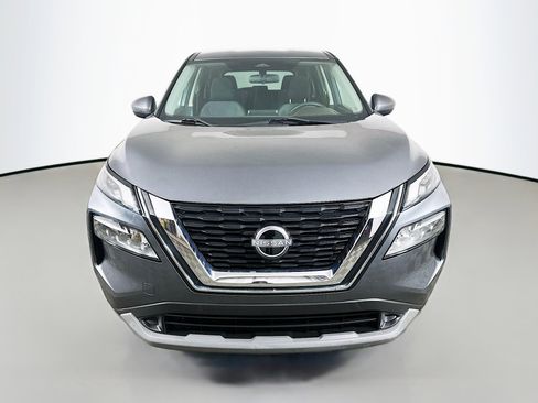 Used 2023 Nissan Rogue SV image 2