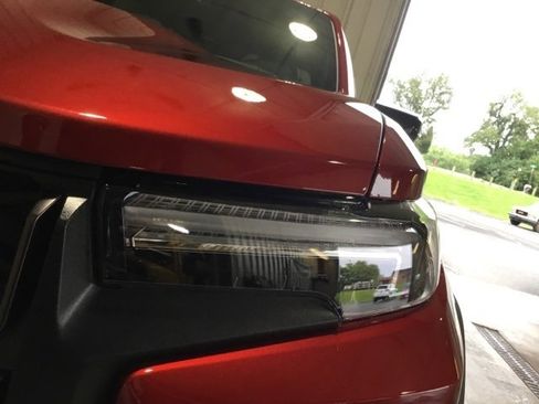 New 2024 GMC Canyon AT4X w/ AT4X AEV Edition image 7